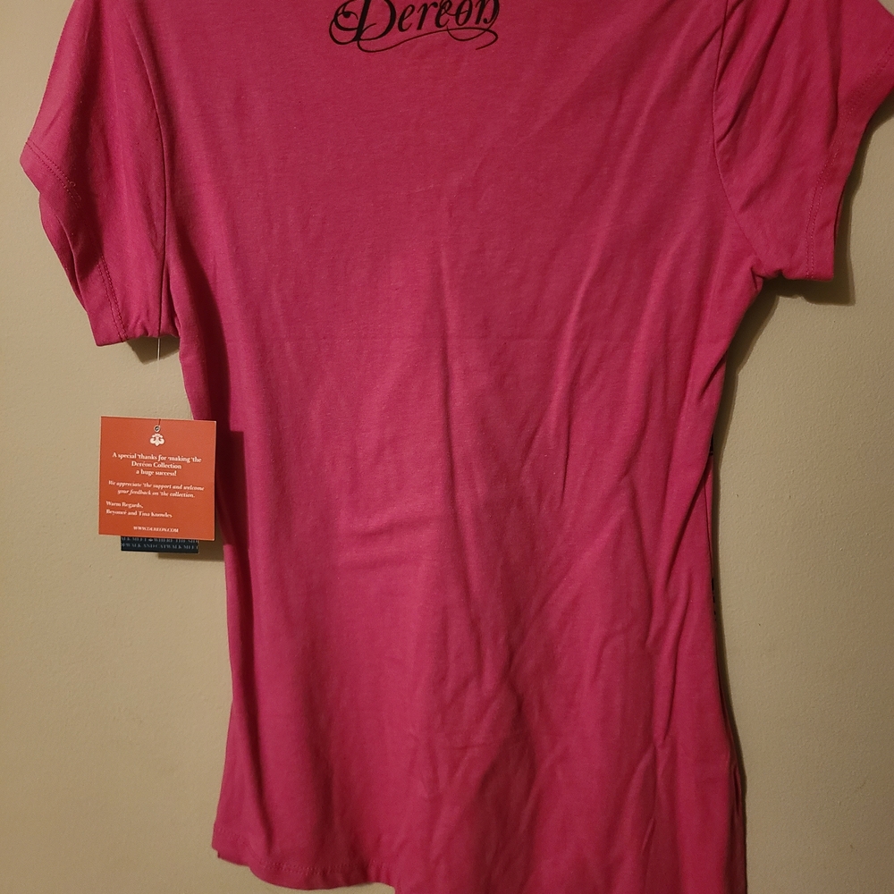 Dereon Pink V-Neck Graphic Tee - Picture 2 of 3
